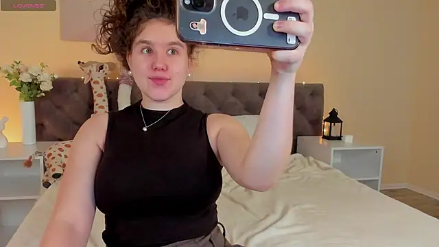 Snapshot of Ariella_Sol chatting on July 2, 1:06 am Ariella Sol online show from July 2, 1:06 am