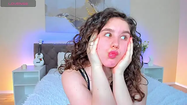 Snapshot of Ariella_Sol chatting on January 18, 4:15 am Ariella Sol online show from January 18, 4:15 am