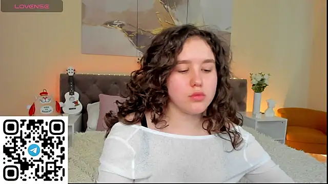 Snapshot of Ariella_Sol chatting on February 6, 7:13 am Ariella Sol online show from February 6, 7:13 am