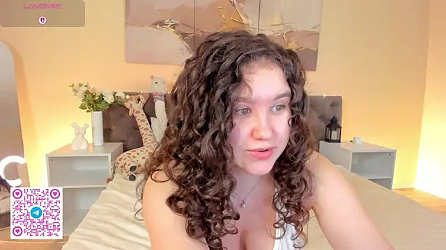 Snapshot of Ariella_Sol chatting on June 8, 1:11 am Ariella Sol online show from June 8, 1:11 am
