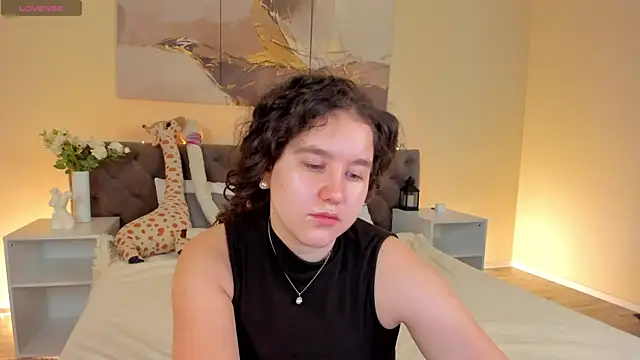 Snapshot of Ariella_Sol chatting on June 5, 1:10 am Ariella Sol online show from June 5, 1:10 am