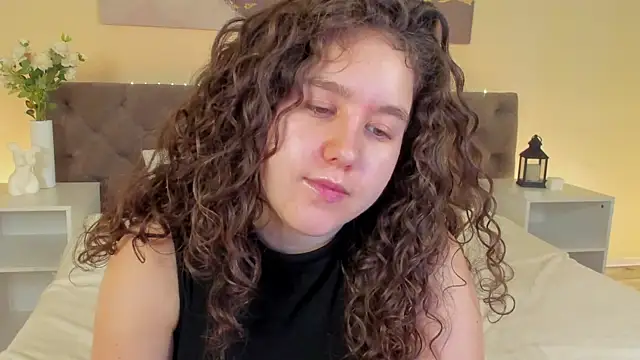Snapshot of Ariella_Sol chatting on June 18, 1:04 am Ariella Sol online show from June 18, 1:04 am