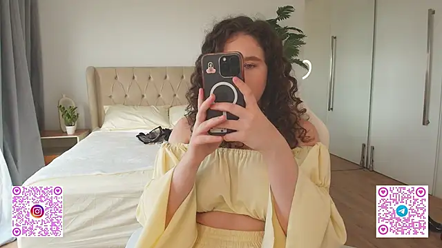 Ariella Sol online show from January 13, 7:07 pm