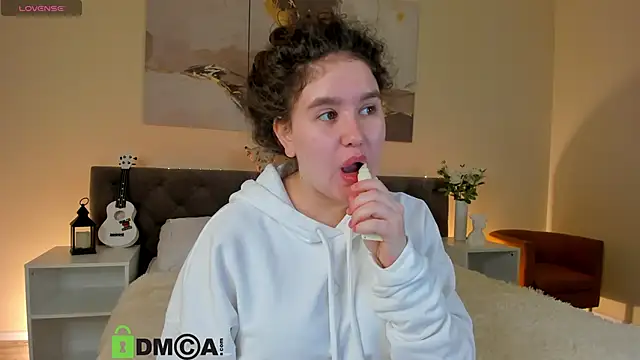 Snapshot of Ariella_Sol chatting on October 10, 1:06 am Ariella Sol online show from October 10, 1:06 am