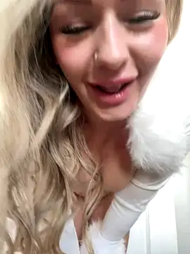 Snapshot of LoveShae_ chatting on October 13, 5:47 pm LoveShae online show from October 13, 5:47 pm