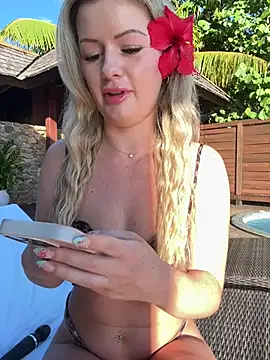 LoveShae  online show from May 26, 5:55 pm