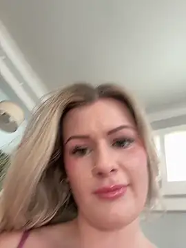 Snapshot of LoveShae_ chatting on October 2, 9:29 pm LoveShae online show from October 2, 9:29 pm