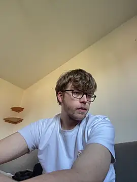 Snapshot of jungxSHxboy chatting on April 11, 7:45 am jungxSHxboy online show from April 11, 7:45 am