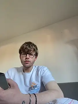 Snapshot of jungxSHxboy chatting on April 11, 6:32 am jungxSHxboy online show from April 11, 6:32 am