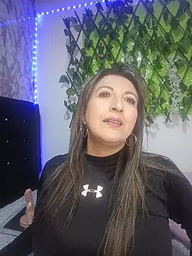 Snapshot of any_mour chatting on November 11, 4:24 pm any mour online show from November 11, 4:24 pm