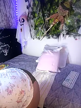 Snapshot of any_mour chatting on October 28, 5:01 pm any mour online show from October 28, 5:01 pm