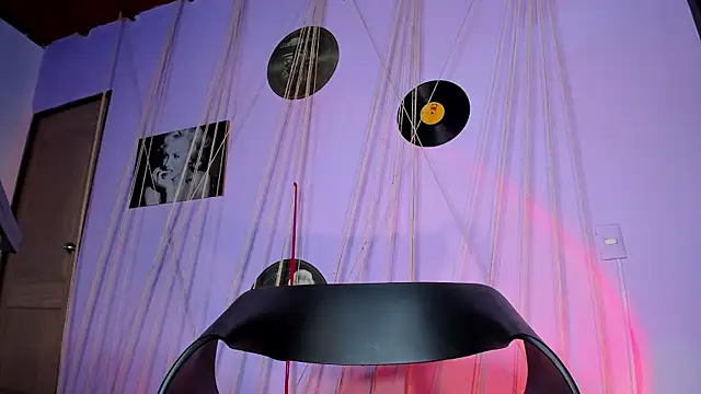 Snapshot of MrShaggy chatting on January 22, 10:37 pm MrShaggy online show from January 22, 10:37 pm