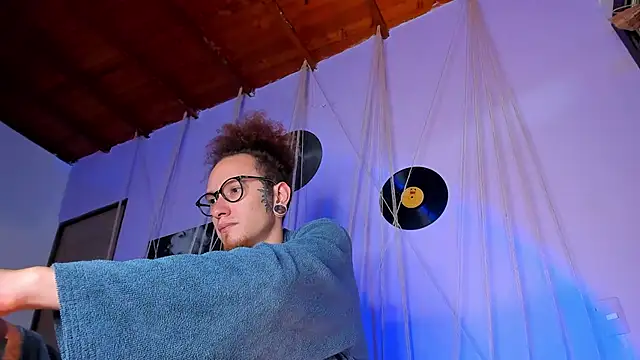 Snapshot of MrShaggy chatting on February 3, 12:57 pm MrShaggy online show from February 3, 12:57 pm