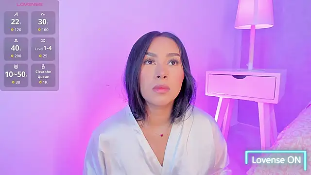 Snapshot of Cameliaa_Smiith chatting on November 18, 2:49 am Cameliaa Smiith online show from November 18, 2:49 am