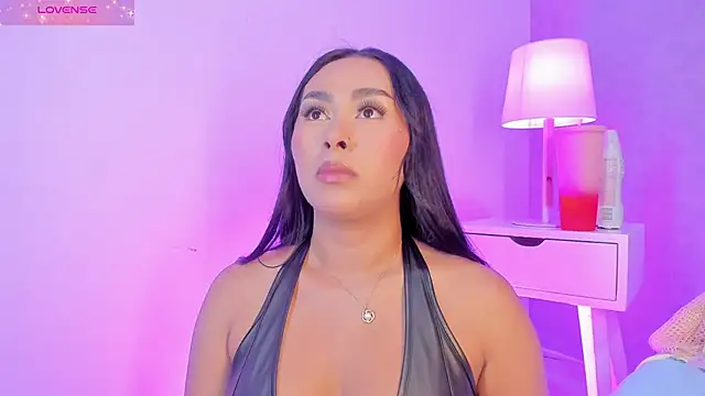 Snapshot of Cameliaa_Smiith chatting on December 3, 3:07 am Cameliaa Smiith online show from December 3, 3:07 am