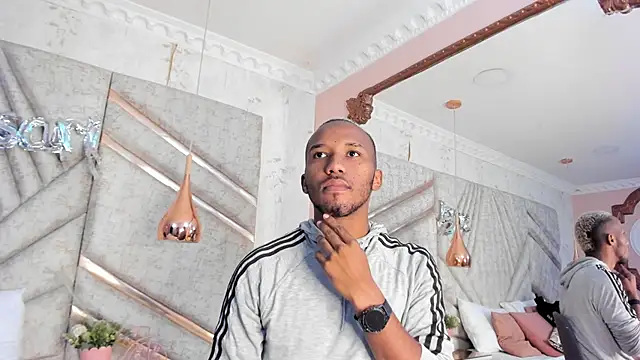 Snapshot of JamesParck chatting on February 21, 12:38 pm JamesParck online show from February 21, 12:38 pm