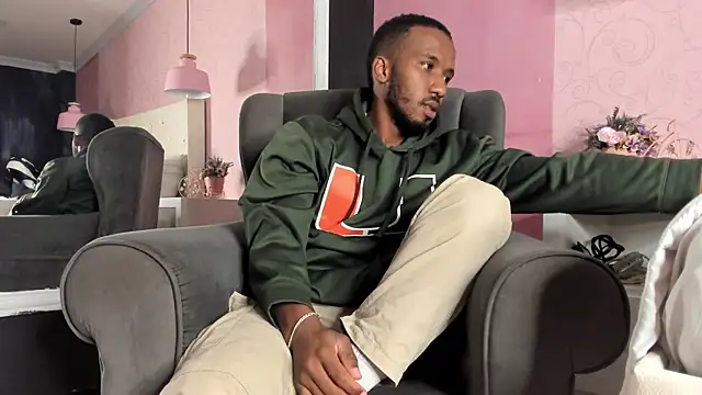 Snapshot of JamesParck chatting on February 20, 11:17 pm JamesParck online show from February 20, 11:17 pm