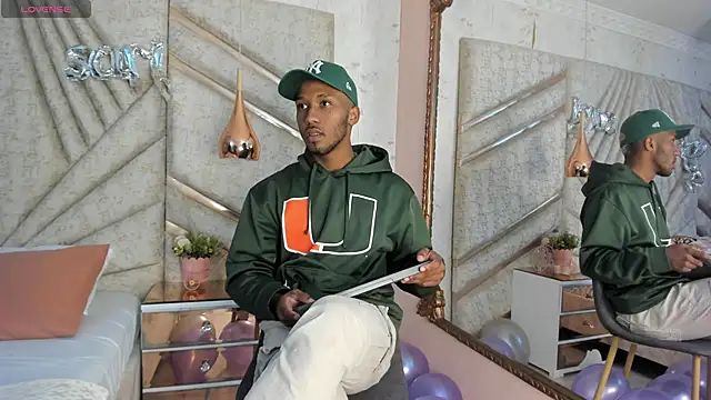 Snapshot of JamesParck chatting on February 19, 12:11 pm JamesParck online show from February 19, 12:11 pm