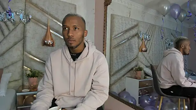 Snapshot of JamesParck chatting on February 17, 12:27 pm JamesParck online show from February 17, 12:27 pm