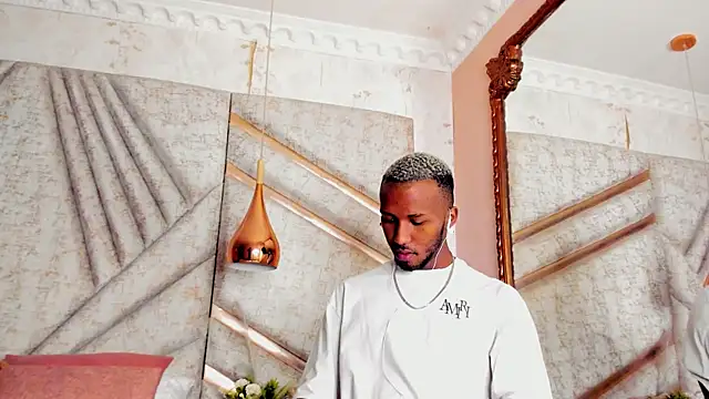 Snapshot of JamesParck chatting on March 1, 12:01 pm JamesParck online show from March 1, 12:01 pm