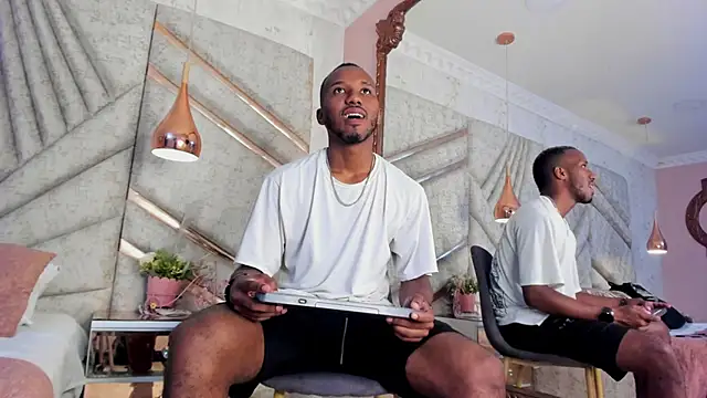 Snapshot of JamesParck chatting on March 20, 3:36 pm JamesParck online show from March 20, 3:36 pm