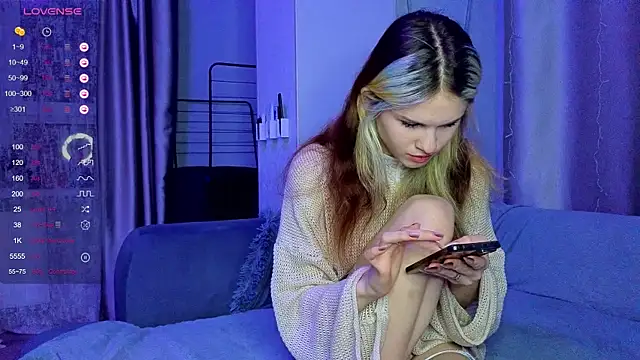 Snapshot of excited-kristi chatting on December 27, 2:25 am excited-kristi online show from December 27, 2:25 am