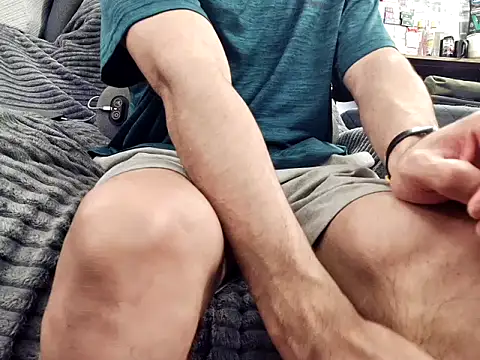 Snapshot of ClampMaster chatting on January 6, 9:52 pm ClampMaster online show from January 6, 9:52 pm