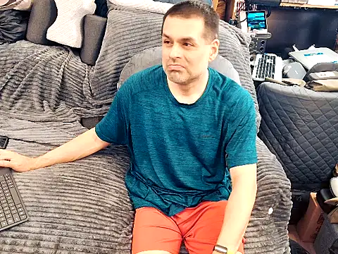 Snapshot of ClampMaster chatting on February 27, 6:19 pm ClampMaster online show from February 27, 6:19 pm