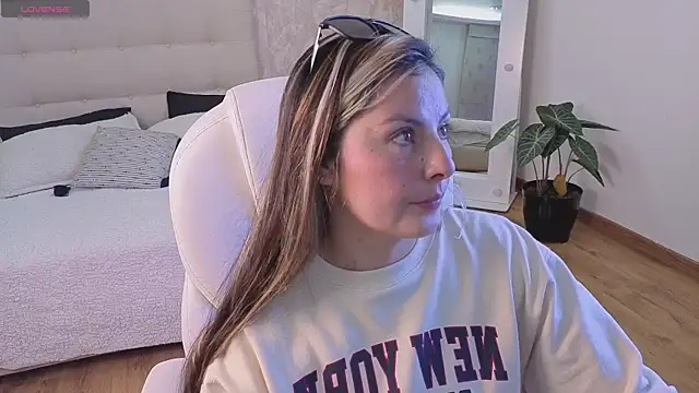 Snapshot of brandy_sweet_ chatting on September 27, 3:40 pm brandy sweet online show from September 27, 3:40 pm