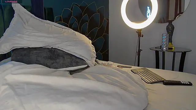 Adam MillanFF online show from December 7, 10:01 pm