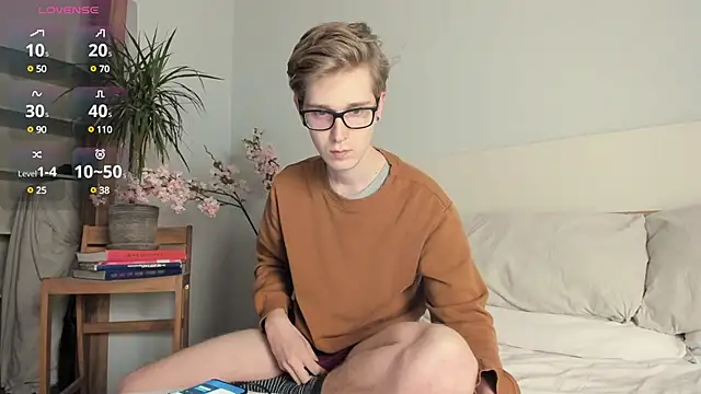 Snapshot of Shirizi chatting on December 10, 6:49 pm Shirizi online show from December 10, 6:49 pm