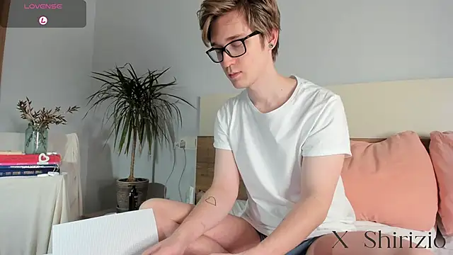 Snapshot of Shirizi chatting on February 2, 10:56 am Shirizi online show from February 2, 10:56 am