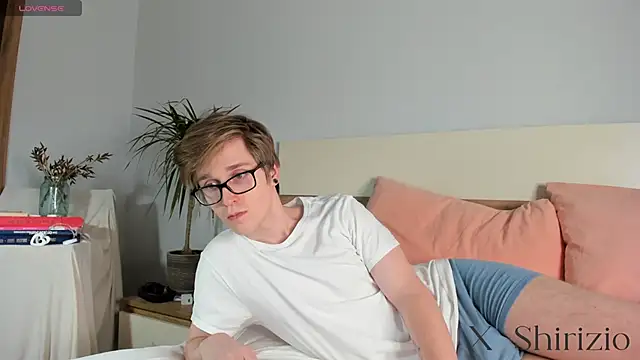 Snapshot of Shirizi chatting on February 5, 6:37 pm Shirizi online show from February 5, 6:37 pm