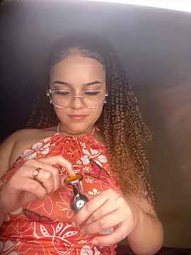 Lolacavalona online show from November 5, 2:47 am