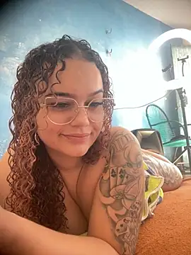 Lolacavalona online show from November 3, 5:05 pm