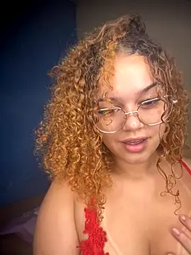 Lolacavalona online show from November 7, 5:28 pm