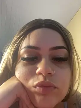 Lolacavalona online show from December 8, 6:06 pm