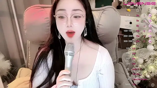 Snapshot of Monica-888 chatting on March 16, 12:01 am Monica-888 online show from March 16, 12:01 am