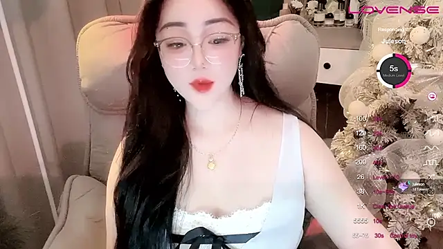 Snapshot of Monica-888 chatting on March 21, 12:07 am Monica-888 online show from March 21, 12:07 am