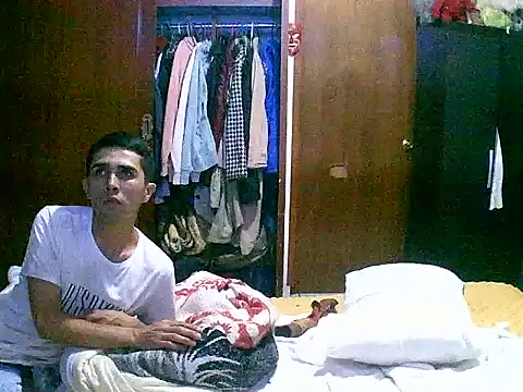 Snapshot of jperezofficial1 chatting on September 10, 8:13 am jperezofficial1 online show from September 10, 8:13 am