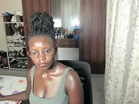 Snapshot of supa_queen254 chatting on June 18, 3:49 am supa queen254 online show from June 18, 3:49 am