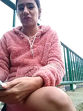 Snapshot of Leslly_ chatting on September 11, 11:43 am Leslly online show from September 11, 11:43 am