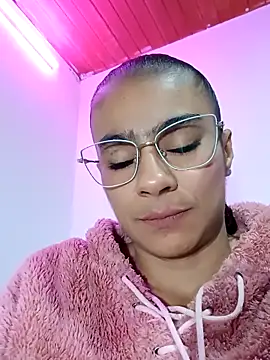 Leslly  online show from March 25, 8:57 am