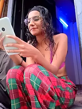 Snapshot of Leslly_ chatting on November 23, 11:31 am Leslly online show from November 23, 11:31 am