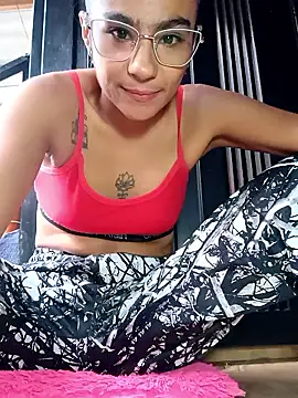 Leslly  online show from January 6, 1:04 pm