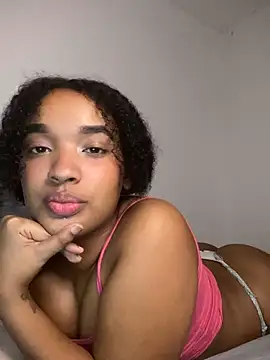 Snapshot of grace_browm chatting on January 25, 5:51 am grace browm online show from January 25, 5:51 am