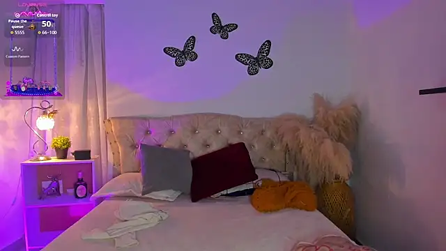 Snapshot of Sarahballiston_ chatting on November 25, 1:06 am Sarahballiston online show from November 25, 1:06 am