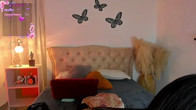 Snapshot of Sarahballiston_ chatting on September 9, 12:10 am Sarahballiston online show from September 9, 12:10 am