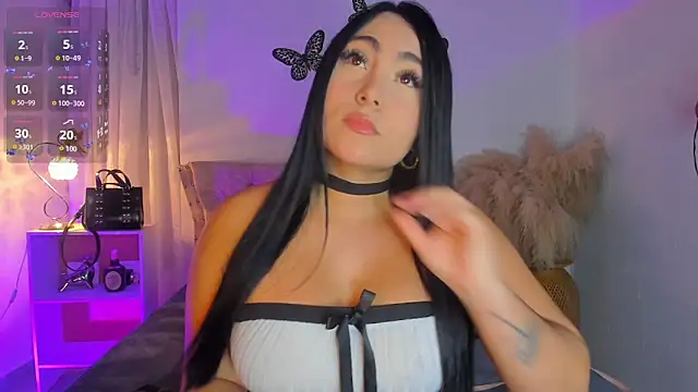 Snapshot of Sarahballiston_ chatting on December 16, 1:32 am Sarahballiston online show from December 16, 1:32 am