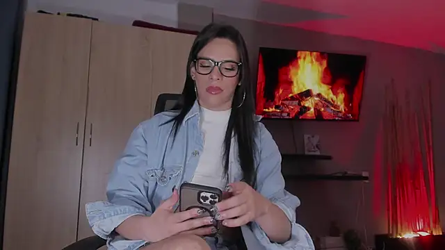 Snapshot of danna_v chatting on November 23, 2:21 am danna v online show from November 23, 2:21 am